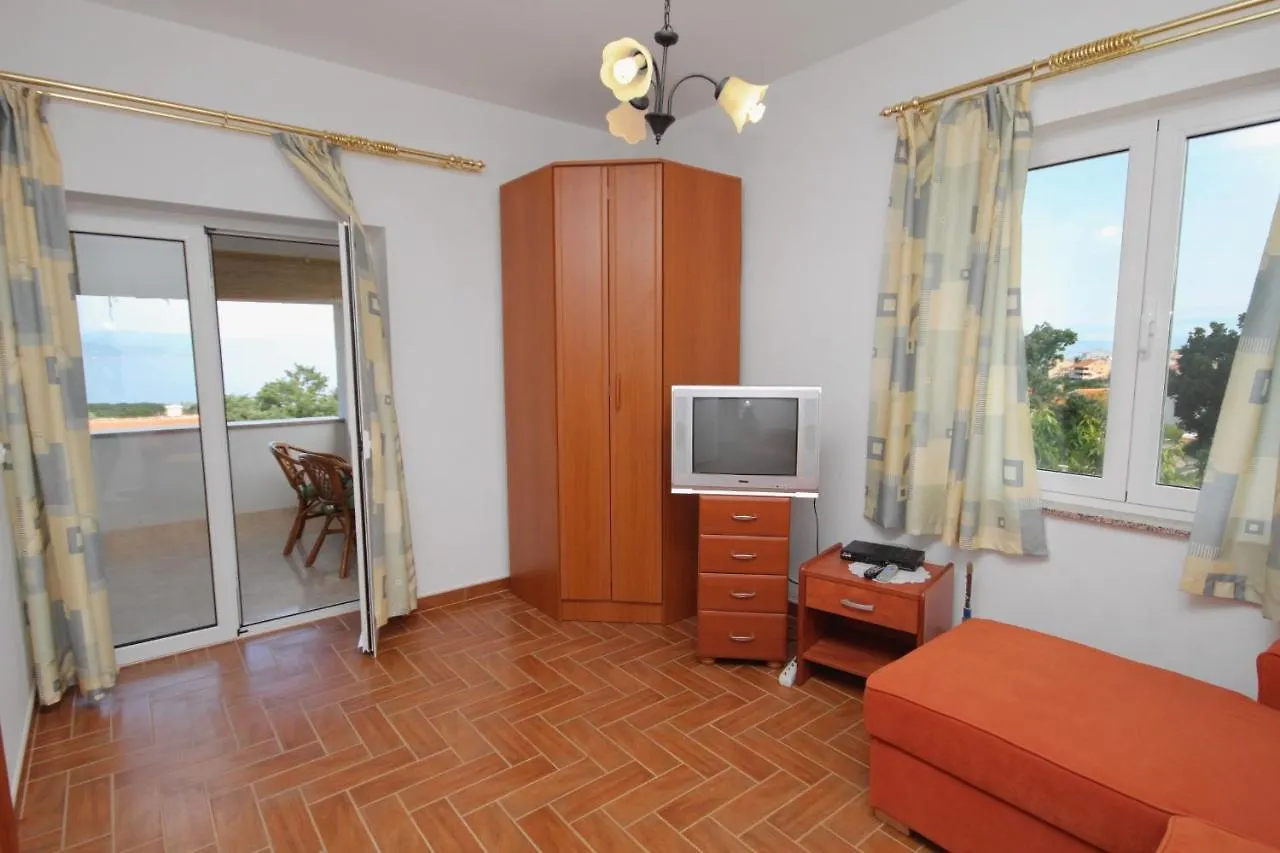 Apartments And Rooms With Parking Space Njivice, Krk - 5458 Njivice