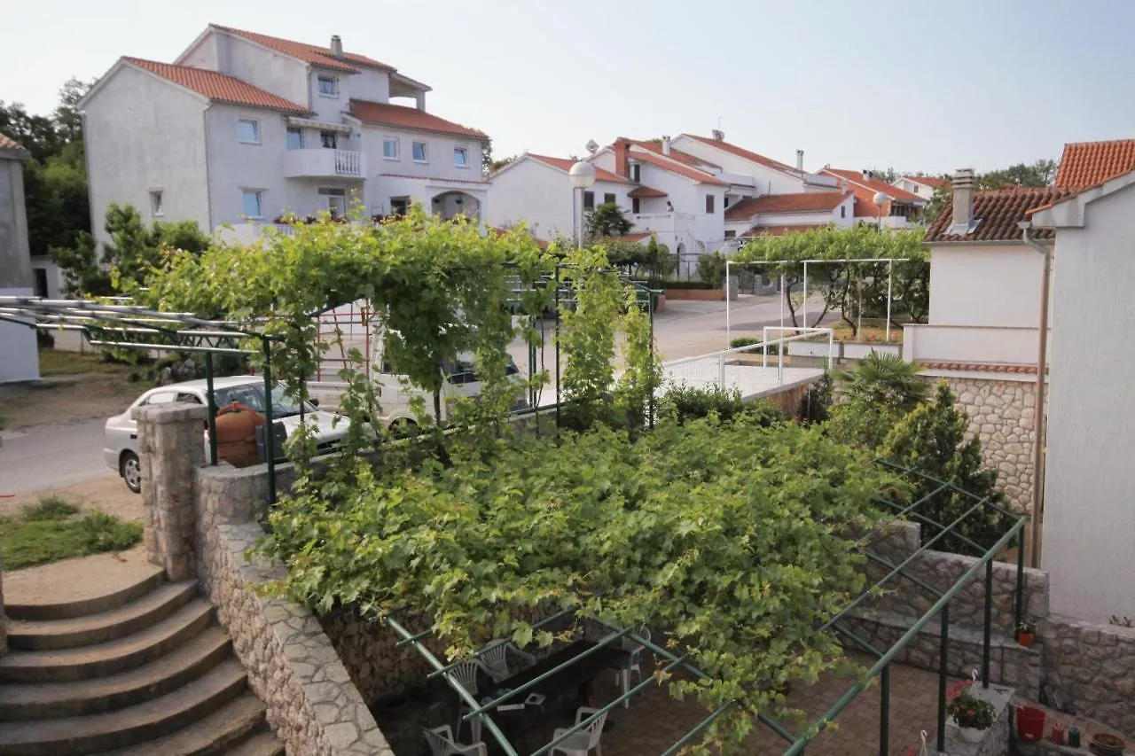 Gostinjska kuća Apartments And Rooms With Parking Space Njivice, Krk - 5458