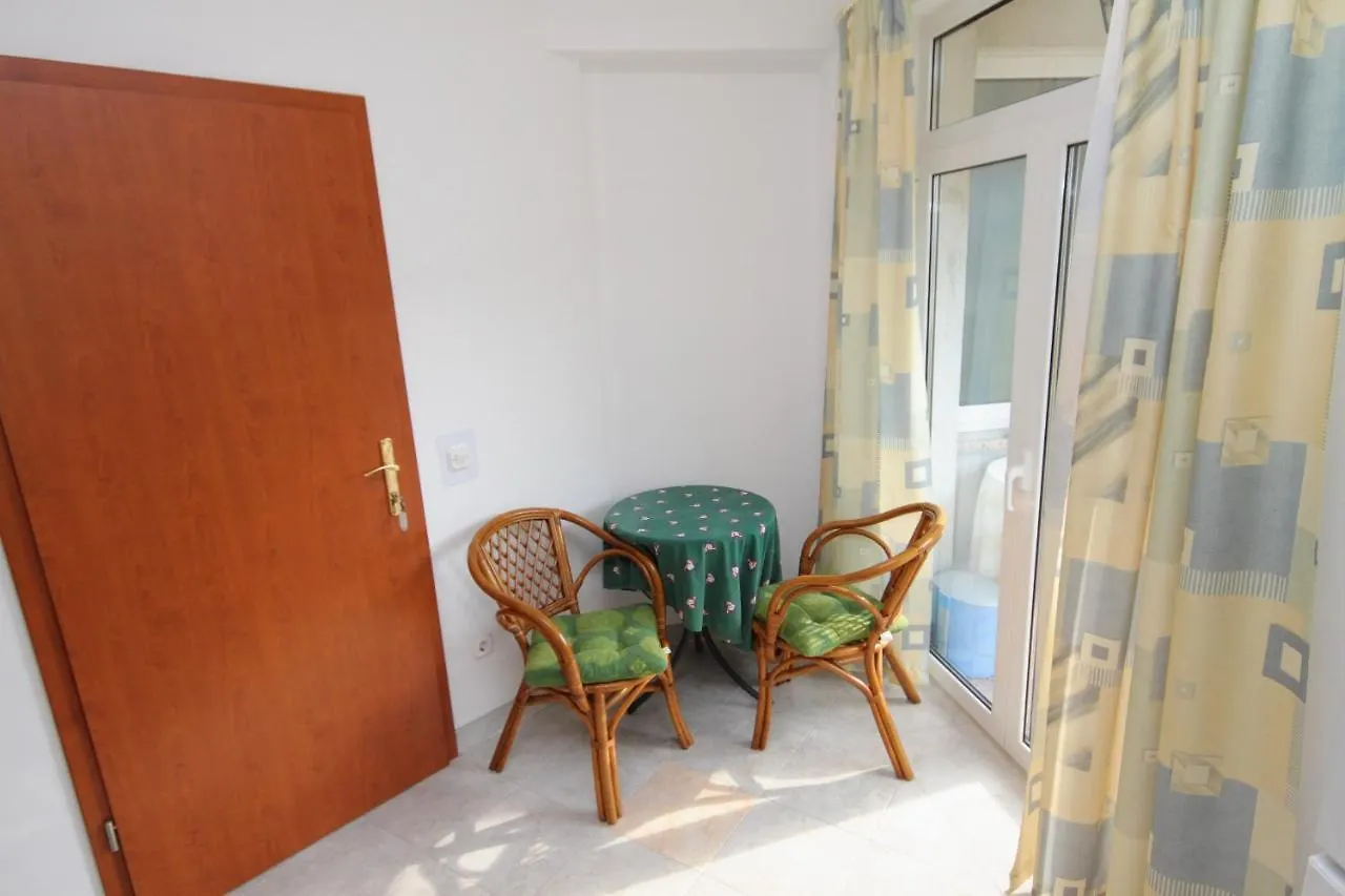 Guest house Apartments And Rooms With Parking Space Njivice, Krk - 5458