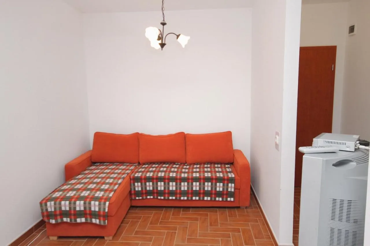 Apartments And Rooms With Parking Space Njivice, Krk - 5458 Croatia