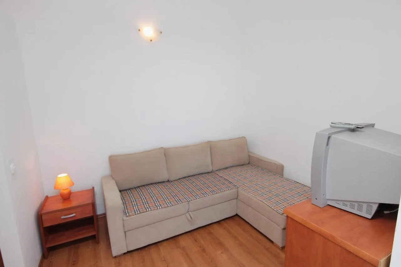 Apartments And Rooms With Parking Space Njivice, Krk - 5458 Njivice