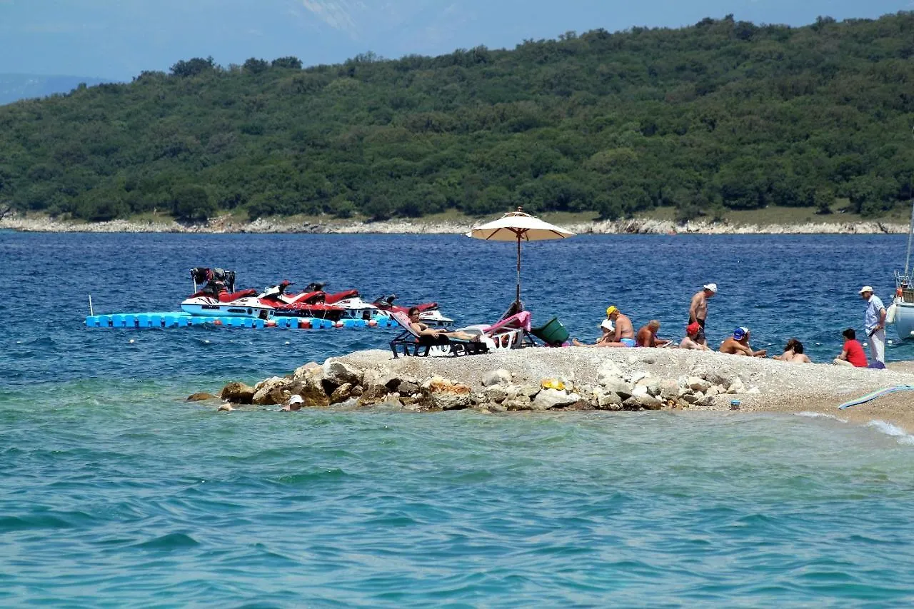 *** Gostinjska kuća Apartments And Rooms With Parking Space Njivice, Krk - 5458 Croatia