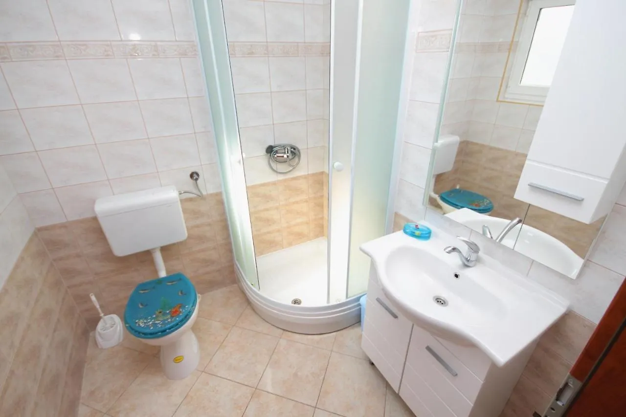 *** بيت ضيافة Apartments And Rooms With Parking Space Njivice, Krk - 5458 كرواتيا