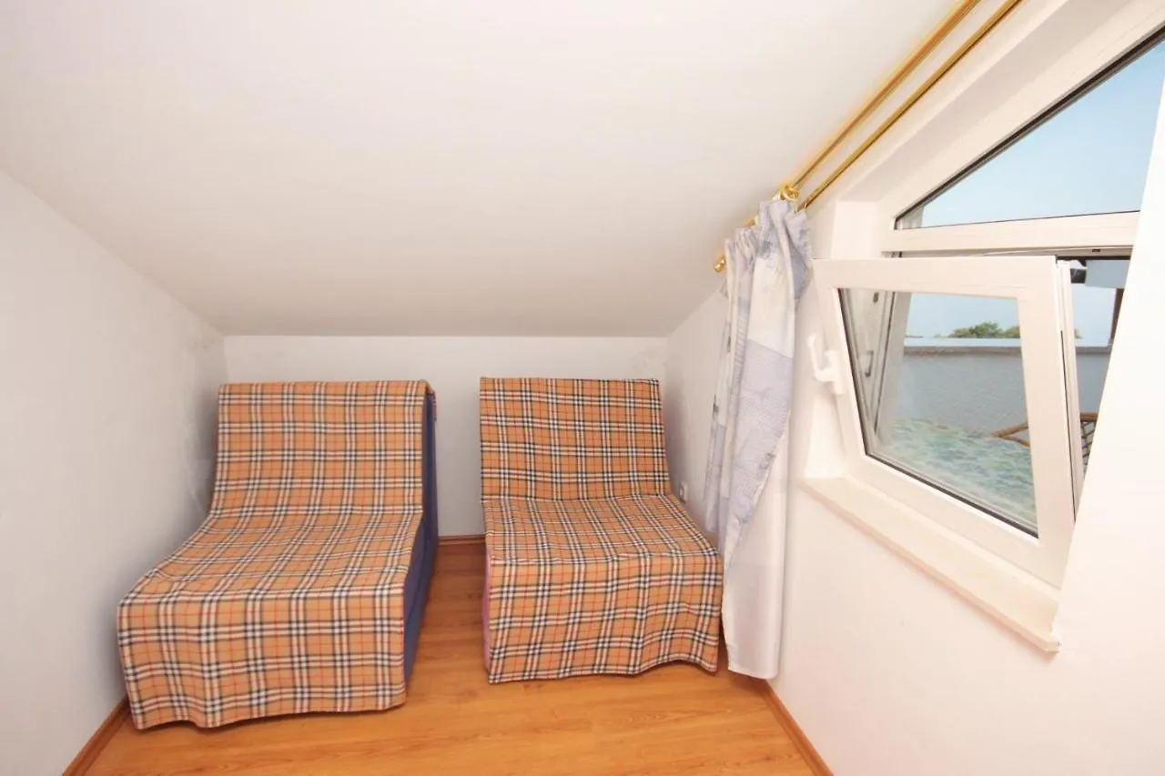 *** بيت ضيافة Apartments And Rooms With Parking Space Njivice, Krk - 5458 كرواتيا