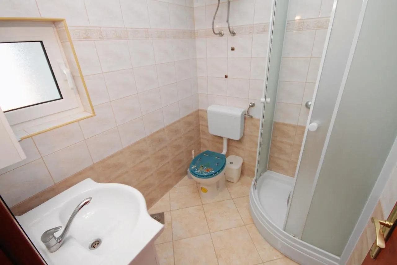 بيت ضيافة Apartments And Rooms With Parking Space Njivice, Krk - 5458