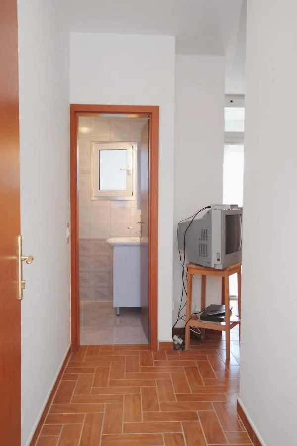 بيت ضيافة Apartments And Rooms With Parking Space Njivice, Krk - 5458